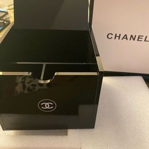 2021 Chanel ❤️Beauty and Qtip storage., lid covers and keeps interior sanitary